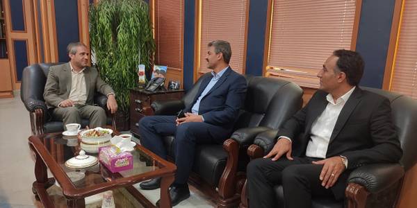 محمودی مدیرعامل شرکت توزیع نیروی برق استان مرکزی با مهدی الیاسی معاون استاندار و فرماندار ویژه شهرستان ساوه دیدار و گفتگو کرد.