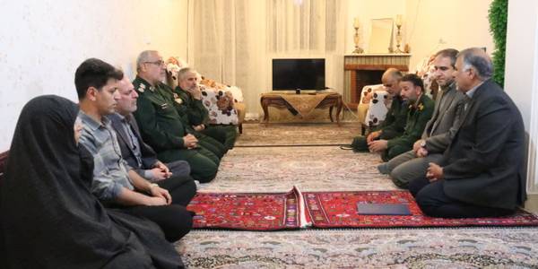 دیدار با خانواده شهدای عملیات بیت مقدس ساوه با حضور سردار مرادی ، معاون طرح برنامه ریزی راهبردی ستاد کل نیروهای مسلح