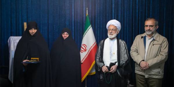 برگزاری رویداد جایزه ملی جوانی جمعیت در استان مرکزی ،به گفته مفتح زاده  مدیر کل دفتر امور زنان وخانواده  استانداری و دبیر رویداد  جایزه ملی  جوانی  جمعیت در استان در راستای اجرای  ماده  ١٩ قانون  جمعیت  فرایند رویداد در  استان  همزمان با سراسر کشور از اسفند  ١٤٠١ آغاز و  تا  ١٩ اردیبهشت ادامه یافت و در جلسه شورای فرهنگ عمومی استان از هفت برتر استانی در محورهای هفت گانه توسط نماینده  ولی  فقیه در استان و استاندار محترم مورد تقدیر قرار  گرفتند  .   ٠٢-٠٣-١٤٠٢