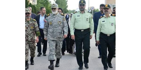 📷صبحگاه وحدت و مودت نیروهای مسلح به میزبانی فراجا در استان مرکزی 

🔷به مناسبت حماسه سوم خرداد و سالروز آزادسازی خرمشهر صبحگاه وحدت و مودت نیروهای مسلح به میزبانی فراجا در استان مرکزی در ستاد فرماندهی انتظامی استان با حضور خانواده معظم شهدا،استاندار مرکزی،امیر هادی فرماندار شهرستان اراک  و فرماندهان نظامی و انتظامی، پیشکسوتان و رزمندگان دفاع مقدس، مسئولین و مدیران استانی و یگان های نیروهای مسلح استان برگزارشد