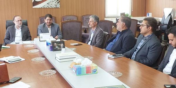 جلسه ای به منظور پاسخگویی به مطالبات، درخواست های کارکنان اداره فرمانداری با حضور سید مجتبی آل یاسین معاون توسعه مدیریت و منابع انسانی استانداری مرکزی، محمد رضا رضایی فرماندار شهرستان تفرش و کلیه کارکنان فرمانداری در دفتر فرمانداری تشکیل و برگزار شد.