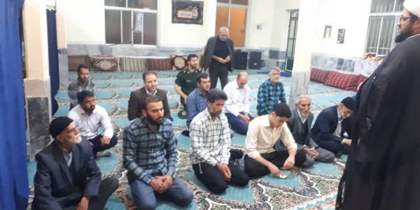 حضور فرماندارخنداب در نماز جماعت روستا