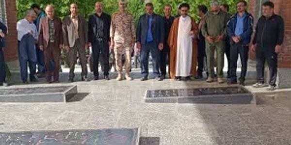 گلباران گلزار مطهر شهدا، همایش پیاده روی و درس اخلاق مدیران شهرستان شازند به مناسبت گرامیداشت سالروز آزادسازی خرمشهر