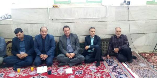 حضور فرماندار شهرستان اراک ‌قدیری‌بخشدار مرکزی ومدیران‌ ادارت بنیادمسکن‌انقلاب اسلامی ‌ابفا‌واداره‌راه‌وه‌جهادکشاورزی شهرستان در  روستای‌محمدیه از توابع بخش مرکزی اراک.