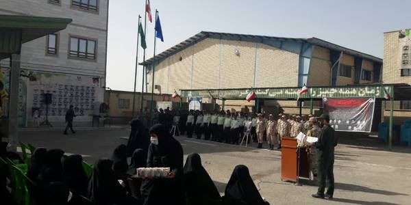 صبحگاه مشترک نیروهای نظامی و انتظامی شهرستان زرندیه