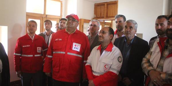 رئیس نمایندگی فدراسیون بین المللی صلیب سرخ و هلال احمر در ایران از بیت قدیمی حضرت امام (ره) در خمین بازدید کرد