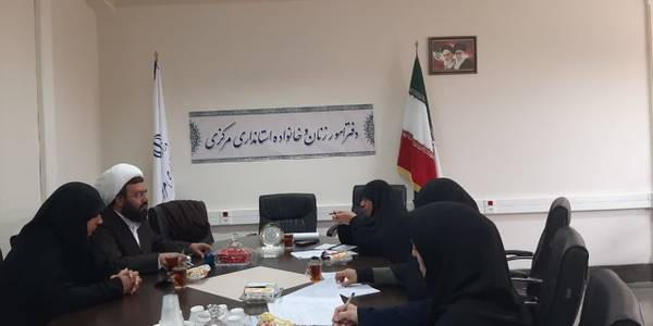 به ریاست خانم مفتح زاده مدیرکل دفتر امور زنان و خانواده استانداری مرکزی  جلسه ستاد مردمی جمعیت استان با حضورحجت الاسلام تاج آبادی دبیر جبهه فرهنگی انقلاب اسلامی و دبیر مجمع فعالان جمعیت استان و نماینده دانشگاه علوم پزشکی در محل دفترامور بانوان تشکیل شد .  ١٤٠٢-٠٣-١٠