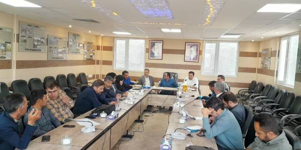 برگزاری کارگاه آموزشی با عنوان قانون رسیدگی به تخلفات اداری، قانون سلامت اداری، تجربه نگاری ویژه دهیاران بخش خنجین شهرستان فراهان