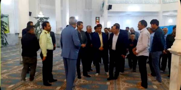 حضور سرپرست فرمانداری شهرستان شازند در شهر هندودر و برگزاری ملاقات مردمی