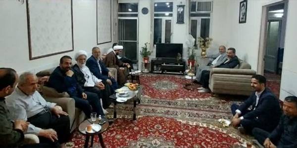 دیدار معاون سیاسی استاندار مرکزی با خانواده شهید اشرقی