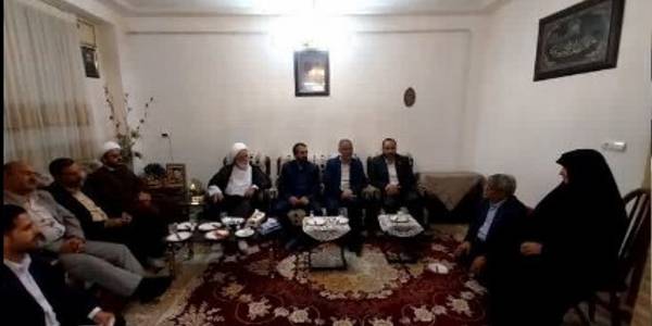 دیدار معاون سیاسی با خانواه شهید رودی