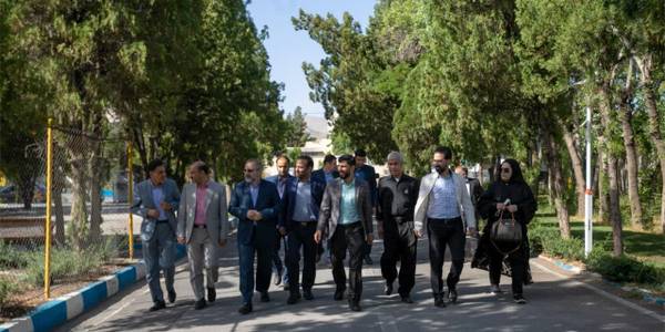 💠جمعی از خیرین اراکی، استاندار مرکزی و فرماندار اراک را در بازدید از پروژه‌های ورزشی شهر اراک