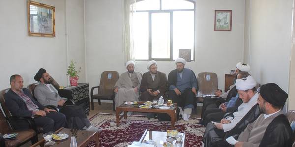 نشست هم اندیشی توانمند سازی مساجد و ائمه مساجد شهرستان خمین برگزار شد