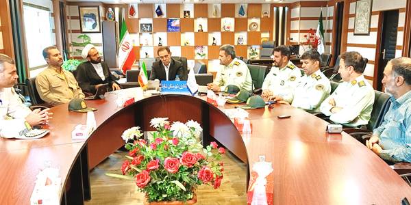 دیدار و نشست سرپرست فرمانداری با فرماندهی و کارکنان انتظامی شهرستان شازند