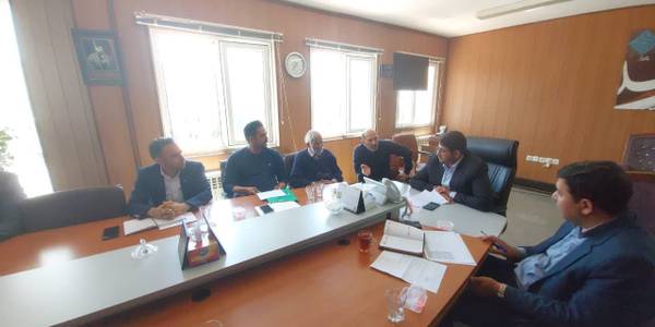 جلسه ای پیرامون بررسی مسائل و مشکلات روستاهای کهک، کندج و دربر در دفتر فرمانداری به ریاست محمد رضا رضایی فرماندار شهرستان تفرش و با حضور مسئولین مربوطه ودهیاران و اعضای شورای روستاها تشکیل و برگزار شد.