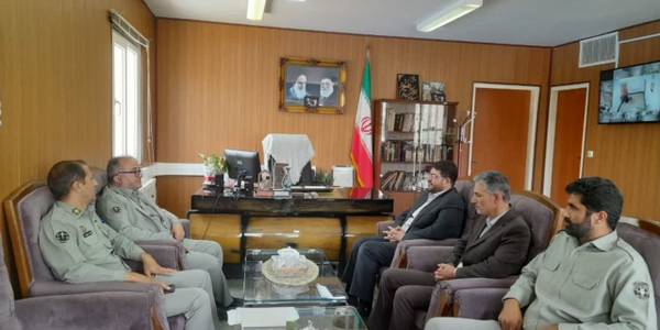 یوسف یوسفی مدیرکل محیط زیست استان مرکزی با محمد رضا رضایی فرماندار شهرستان تفرش در دفتر فرمانداری دیدار کرد.