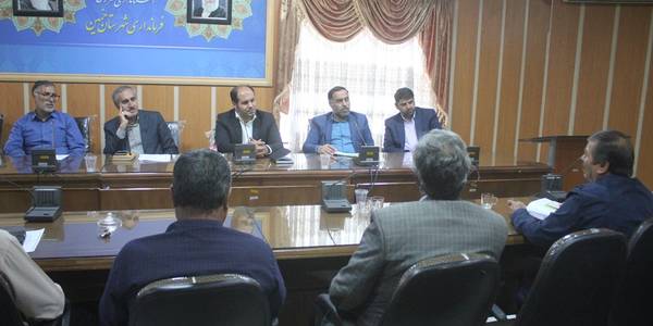 جلسه هماهنگی برداشت کشت پائیزه توسط کمباین داران شهرستان خمین برگزار شد