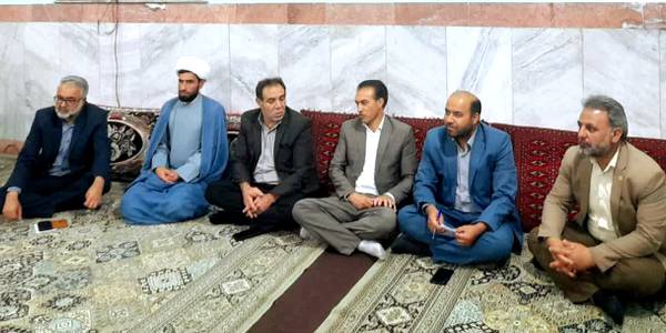 حضور سرپرست فرمانداری شهرستان شازند در روستای حسین آباد بخش قره کهریز و برگزاری ملاقات مردمی .