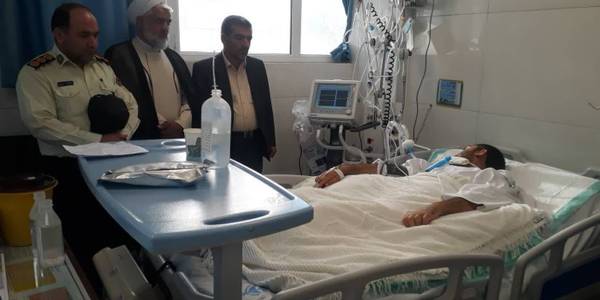 عیادت جمعی از مسئولان شهرستان زرندیه از همکار حادثه دیده در بیمارستان ولیعصر فراجا