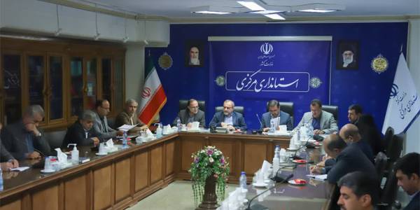 استاندار مرکزی وهادی فرماندارشهرستان اراک  عصر شنبه در نشست شورای راهبردی توسعه مدیریت استان مرکزی