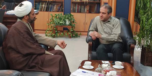 رییس اداره اوقاف و امور خیریه ساوه با مهدی الیاسی معاون استاندار و فرماندار ویژه شهرستان ساوه ضمن دیدار، در خصوص اعتبارات، عملکرد و برنامه‌های اداره موصوف گفتگو کرد.