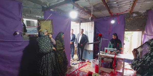 بازدیدمیدانی فرماندار شهرستان تفرش از کارگاه دوزندگی روستای قزلقاش