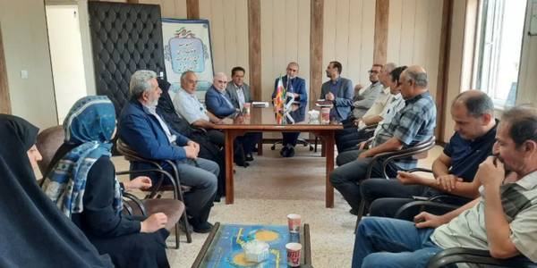 امروز مدیرکل دامپزشکی استان مرکزی‌باهماهنگی فرمانداری  به منظور انجام طرح رایحه خدمت در میان همشهریان تفرشی حضور یافت و از نزدیک به مشکلات آن ها رسیدگی کرد و جهت رفع آنها دستورات لازم را صادر کرد.