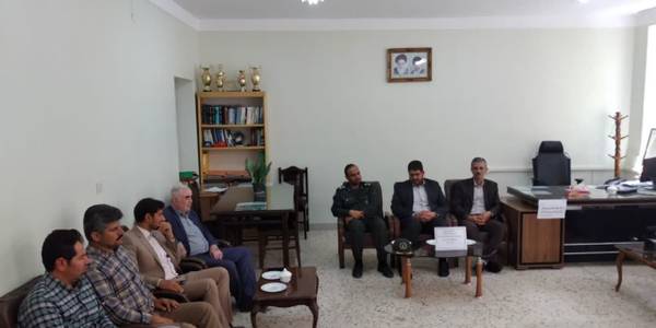 نشست صمیمی، همکاران جهاد کشاورزی شهرستان تفرش، به مناسبت  هفته‌ جهاد کشاورزی با حضور فرماندار، معاون فرماندار، جانشین فرماندهی سپاه پاسداران انقلاب اسلامی، شهرستان تفرش، در محل مدیریت جهاد کشاورزی شهرستان تفرش ،دراین نشست فرماندار شهرستان ضمن تبریک هفته جهاد کشاورزی از زحمات مدیر وکارکنان جهاد کشاورزی شهرستان تقدیر نمودند ودر ادامه مدیریت جهاد کشاورزی شهرستان گزارشی از اقدامات و پروژه‌های عمرانی جهاد کشاورزی درسطح شهرستان ارائه نمودند.