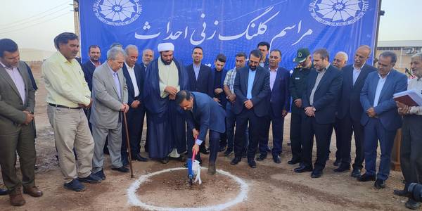 تجلیل از صنعتگران، مسئولین حامی صنعت و تولید و کلنگ‌زنی اتاق بازرگانی در محل ساوه