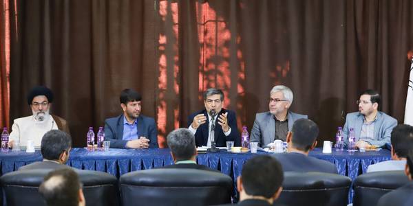 نشست مدیرعامل صندوق بیمه اجتماعی کشاورزان، روستائیان و عشایر کشور با مسئولان شهرستان خمین برگزار شد