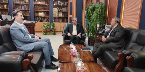 عسگری مدیر کل بنیاد مسکن انقلاب اسلامی با مهدی الیاسی معاون استاندار و فرماندار ویژه شهرستان ساوه دیدار و گفتگو کرد.