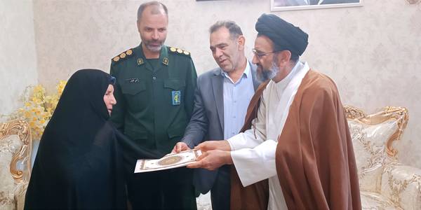 دیدار سرپرست فرمانداری شهرستان شازند با خانواده معظم شهدا در شهر شازند و روستای چشمه سار .