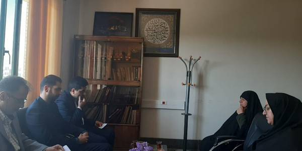 نشست مفتح زاده مدیر کل امور زنان و خانواده استانداری با رئیس پارک علم  وفناوری پیرامون راهکارهای خلاقانه و نوآورانه جهت جوانی جمعیت و ترغیب به فرزند آوری و کاهش تک فرزندی و ارائه پیشنهاداتی از سوی رئیس پارک علم و فناوری دراین زمینه برگزار  گردید   .   ٢٨-٠٣-١٤٠٢