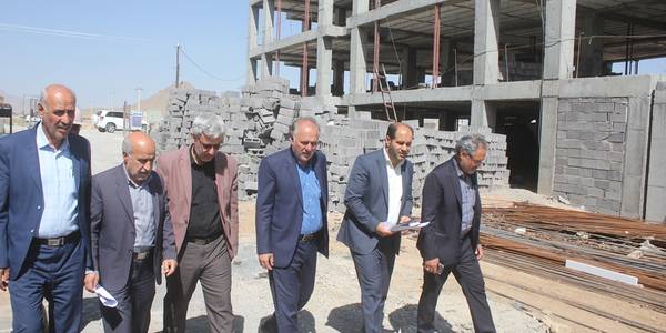 معاون هماهنگی امور عمرانی استاندار از پروژه 1000 واحدی اقدام ملی مسکن درخمین بازدید کرد