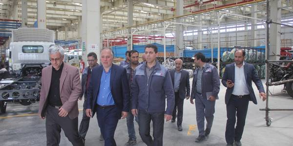 معاون هماهنگی امور عمرانی استاندار از شرکت خودروسازی خمین بازدید کرد
