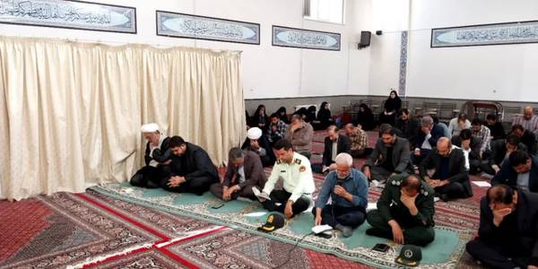 به مناسبت شهادت امام جواد الائمه در نماز خانه فرمانداری با حضوروسخنرانی حجت الاسلام دکتر اجرائی امام جمعه شهرستان تفرش، محمد رضا رضایی فرماندار شهرستان تفرش، سرهنگ هاشمی معاون سپاه تفرش ،فراهانی جانشین نیروی انتظامی و جمعی از مسئولین درس اخلاق مدیران برگزار شد و در ادامه برای شهادت امام جواد الائمه به سوگ نشستند.