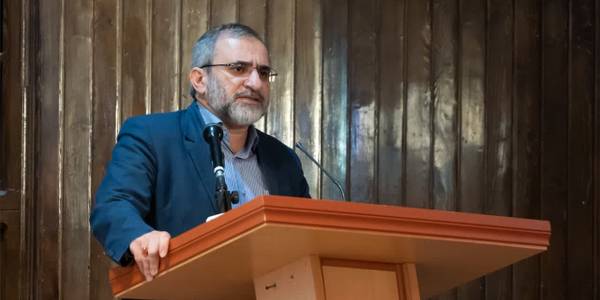 دانشگاهیان موانع تحقق وضع مطلوب را شناسایی و تبیین کنند