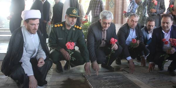 قبور مطهر شهدای شهرستان خمین بمناسبت هفته قوه قضائیه گلباران شد