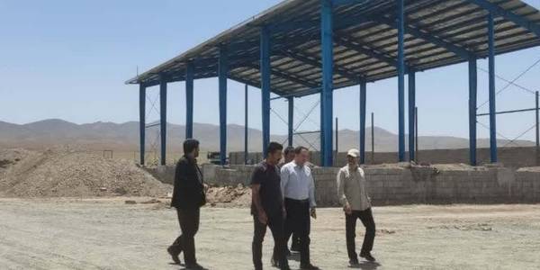 بازدید فرماندار از سردخانه در حال احداث شهرستان