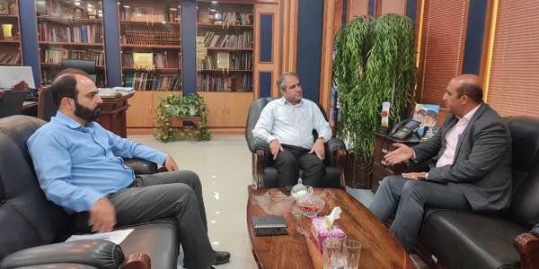 رییس اداره راه و شهرسازی ساوه  با مهدی الیاسی معاون استاندار و فرماندار ویژه شهرستان ساوه ضمن دیدار به بیان گزارش عملکرد و برنامه‌های اداره موصوف پرداخت.