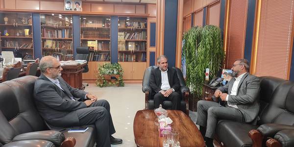 افرند مدیر عامل شهرصنعتی کاوه با مهدی الیاسی معاون استاندار و فرماندار ویژه شهرستان ساوه دیدار و گفتگو کرد.