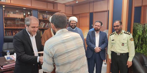 به مناسبت روز جهانی مبارزه با مواد مخدر  از ماموران پر تلاش مبارزه با مواد مخدر شهرستان ساوه تجلیل و قدردانی شد.