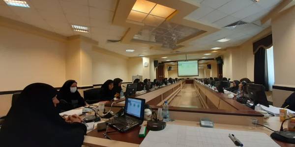 دومین جلسه وبیناری با دفتنرامور زنان وخانواده وزارت کشور درخصوص گام دوم  تحول راهبردی جمعیت با حضور مفتح زاده مدیرکل دفتراموربانوان وخانواده استانداری ، حجت الاسلام تاج آباد مسئول ستاد مردمی جمعیت استان ، اعضای ستاد، کارشناسان امور بانوان فرمانداریها ،کارشناسان جمعیت شبکه های بهداشت ونماینده مردمی شهرستان ها در محل سالن شهید شبان استانداری  برگزار گردید .  ٠٧-٠٤-١٤٠٢