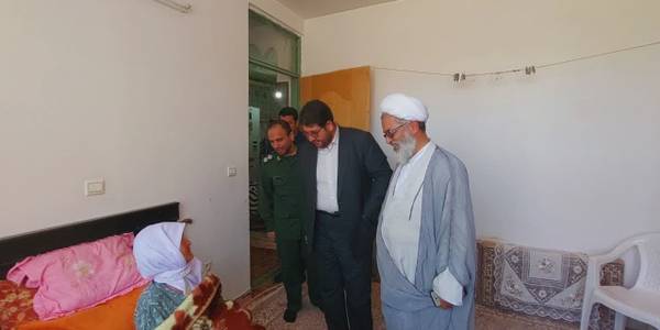 امروز به مناسبت دهه امامت و ولایت، محمدرضا رضایی فرماندار به همراه حجت‌الاسلام اجرائی امام جمعه، سرهنگ پاسدار هاشمی، درودیان بخشدار و عباسی رئیس اداره بنیاد شهید و امور ایثارگران به دیدار مادر شهید سید مصطفی حجازی از اهالی روستای فرک شهرستان تفرش رفت.