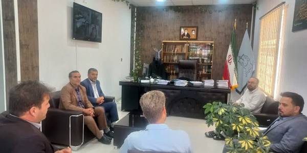 دیدار فرماندار و سایر مسئولین  با جناب آقای زارعی ریاست دادگستری شهرستان و پیگیری مشکلات روستاهای بخش زاویه