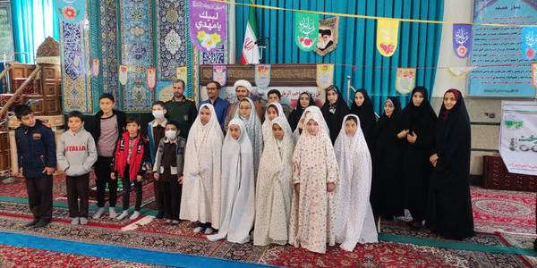 🔺حضور دانش آموزان و عوامل اجرایی و آموزشی آموزشگاه شهدای عیسی آباد در نماز جمعه امروز  شهر کمیجان