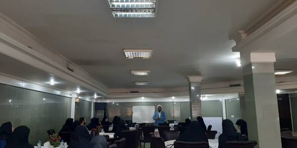 سومین جلسه توجیهی با موضوع گام دوم تحول راهبردی جمعیت به ریاست خانم آقا محمدی معاون مدیرکل دفترامور بانوان استانداری مرکزی و با حضورحجت الاسلام تاج آبادی مسئول ستاد مردمی جمعیت استان ،اعضای ستاد ، کارشناسان اموربانوان فرمانداری ها ،کارشناسان جمعیت شبکه های بهداشت و نماینده مردمی شهرستان ها دراستانداری برگزار گردید .  ١٤-٠٤-١٤٠٢