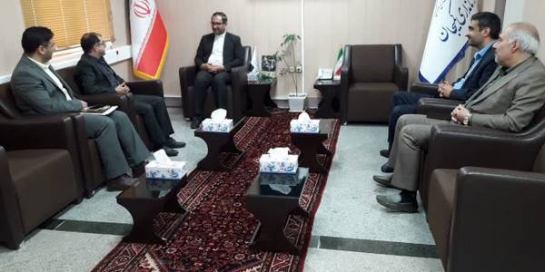 بررسی مشکلات و راهکارهای توسعه اشتغال با حضور نوروزی مدیر صندوق کارآفرینی امید استان به اتفاق معاونین و مدیر شهرستان در نشست با فرماندار کمیجان