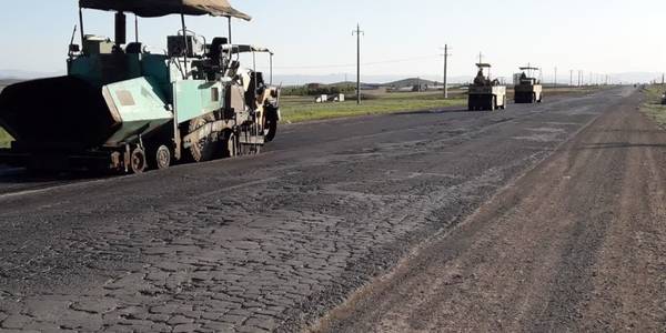 آغاز آسفالت ریزی پروژه محور کمیجان_فراهان توسط شرکت جهاد نصر به طول ۵ کیلومتر