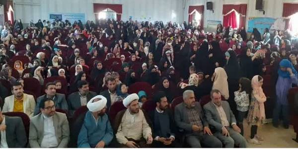 جشن ولادت حضرت معصومه(س)و روز دختر در شهرستان کمیجان برگزار گردید.